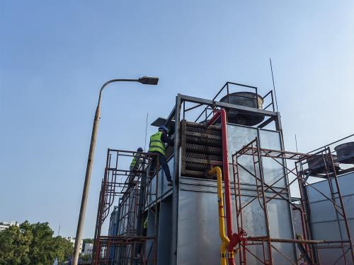 工業冷卻塔在使用時為什么需要定期排水？,為什么工業冷卻塔要加水